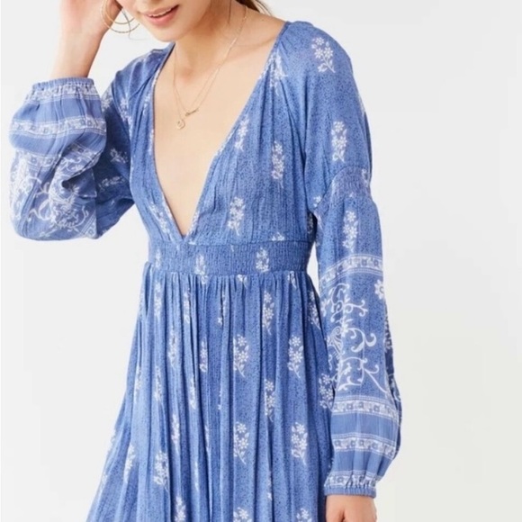 Elegant Blue Floral Maxi Dress - Picture 2 of 9